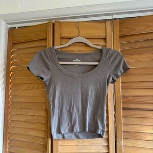 Hollister Women's Charcoal Short Sleeve Tee